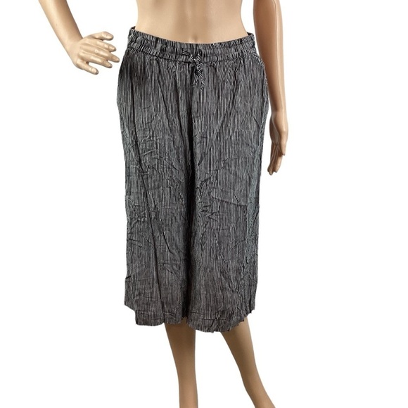 Cynthia Rowley Capri Pull On Pants Size M Black Stripe - Picture 1 of 6